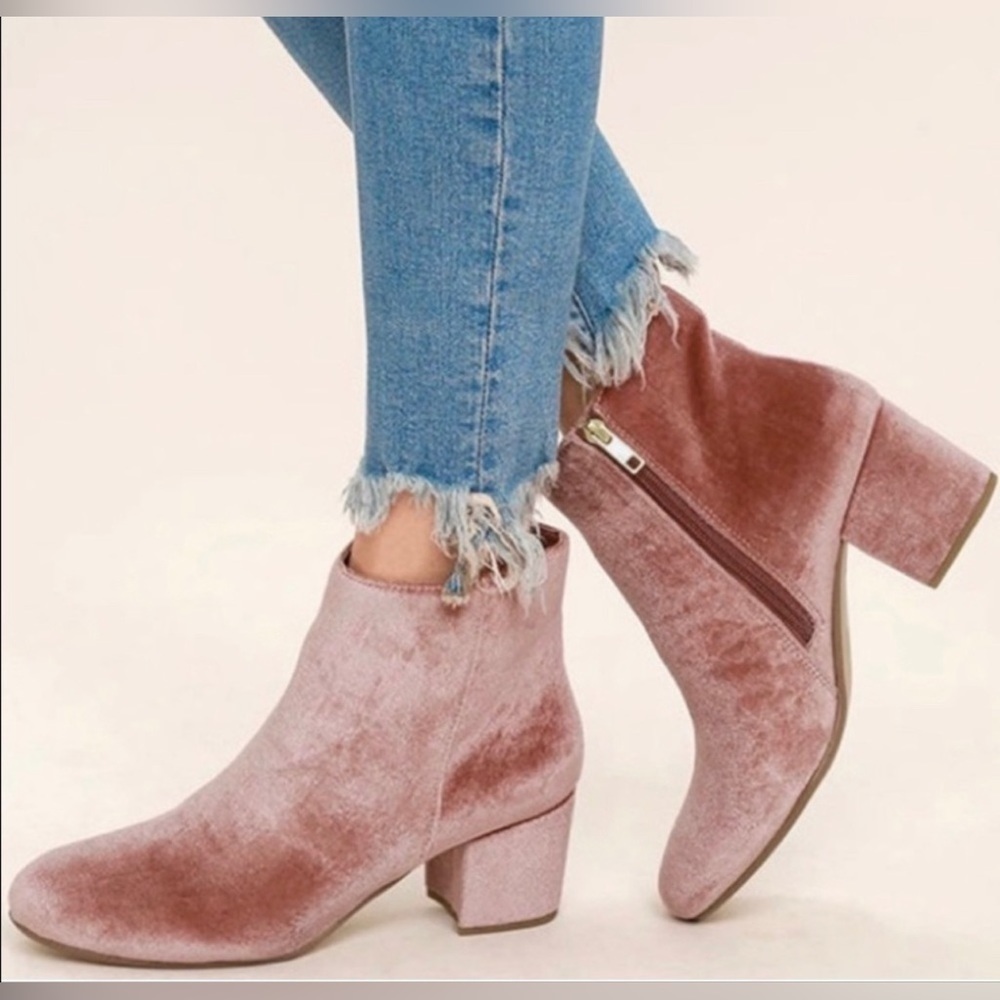 Steve Madden | Holster Bootie in Blush Velvet • 9.5